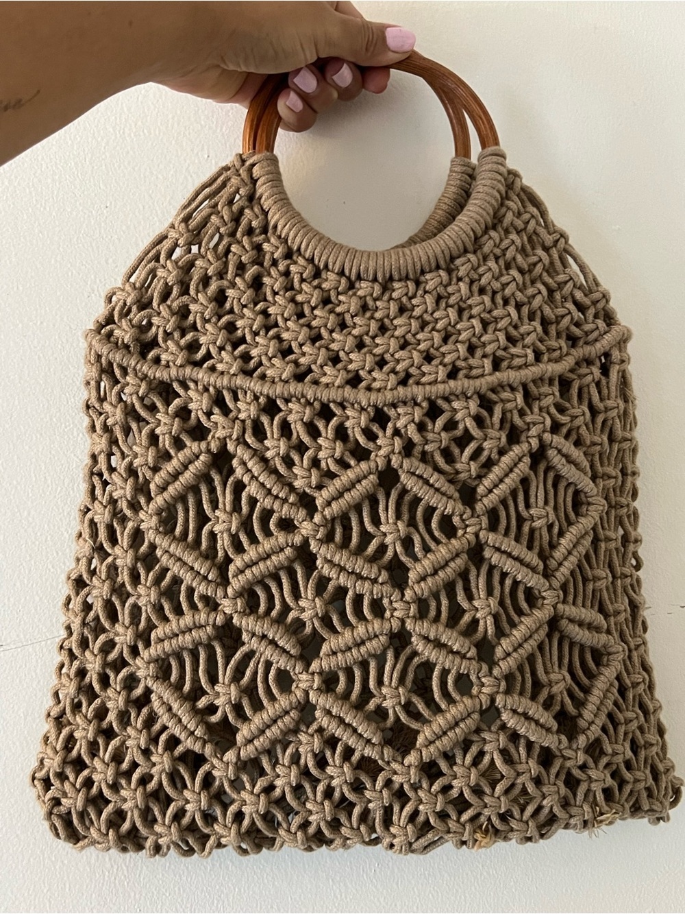Handwoven Macramé Tote Bag with Wooden Handles - Taupe - Picture 4 of 7